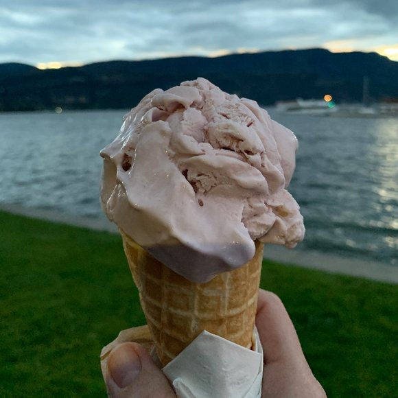 Meet your Posher, Kelli - Picture 2 of 2